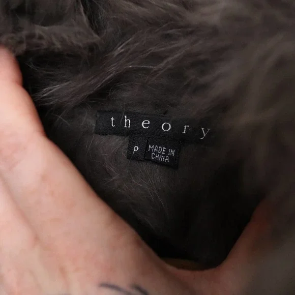 THEORY Hanalee Blue Fox Fur Vest P/S - Picture 4 of 8